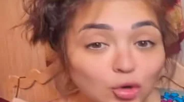 انتقادات واسعة تلاحق الفنانة مروة عبد المنعم بسبب سخريتها من إحدى الصحفيات